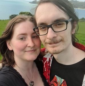 Meet your Posher, Mae wynn